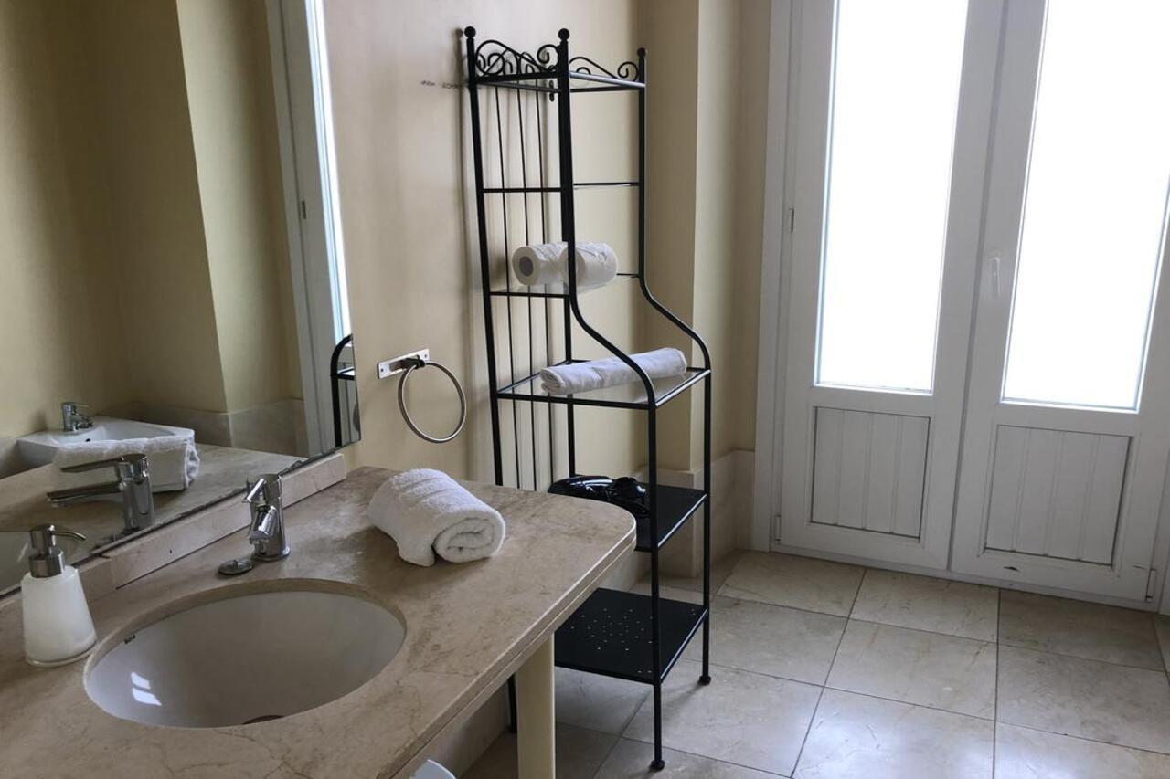 Life Apartments San Vicente Севиля Екстериор снимка