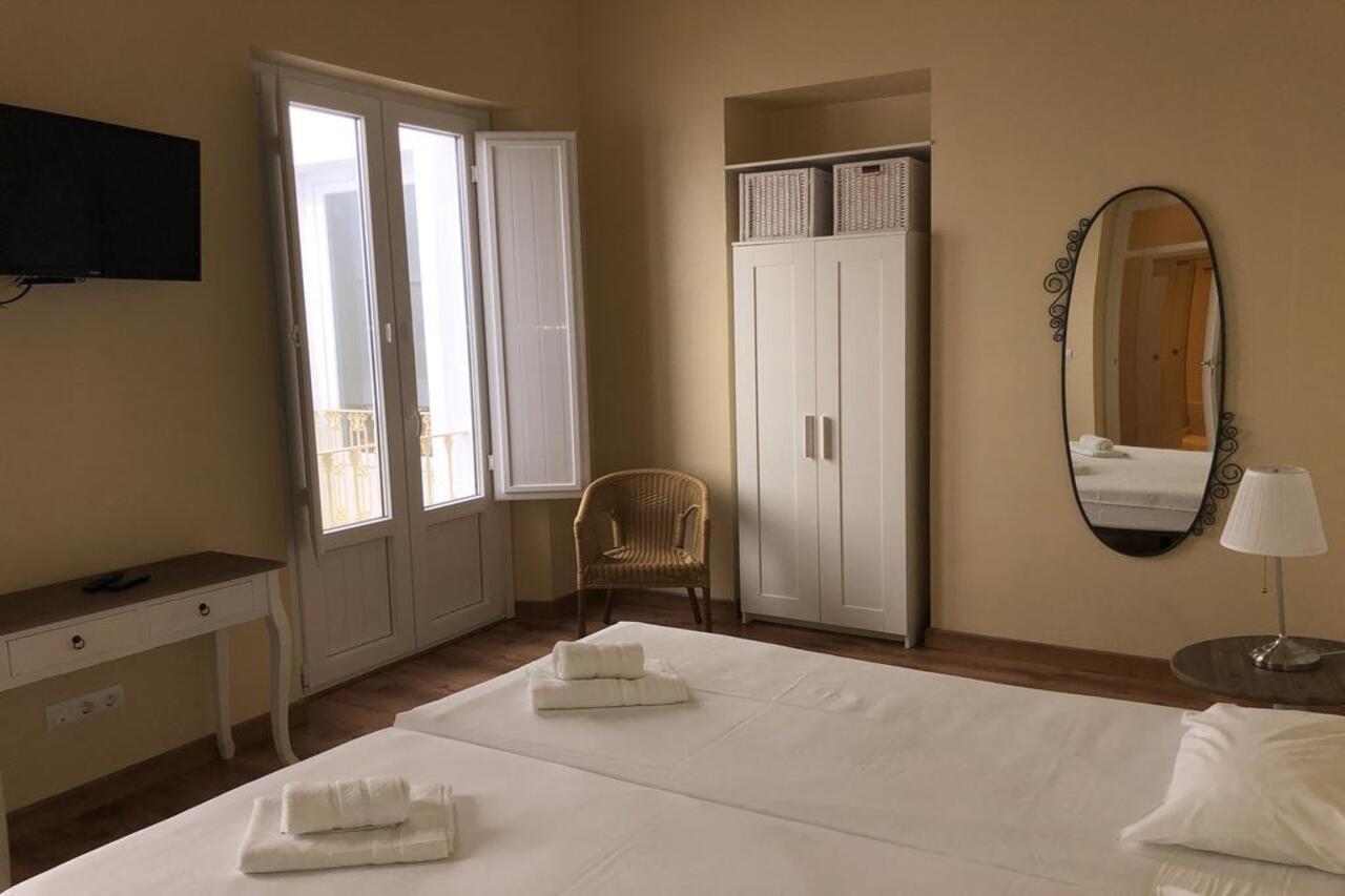 Life Apartments San Vicente Севиля Екстериор снимка