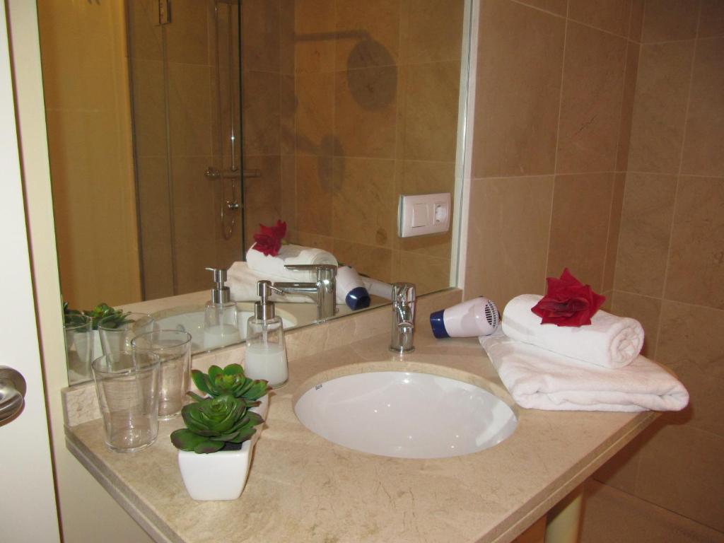 Life Apartments San Vicente Севиля Екстериор снимка