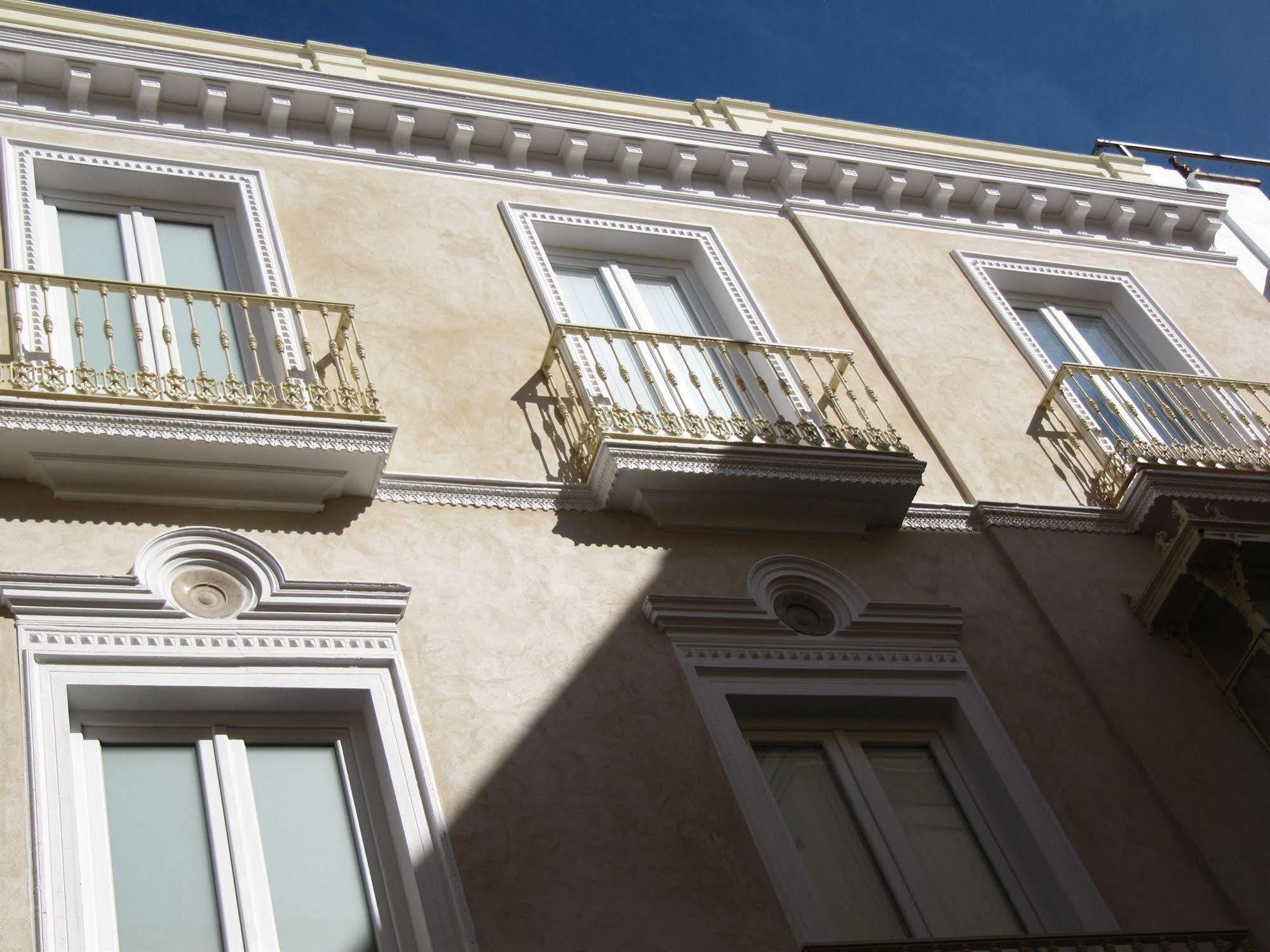 Life Apartments San Vicente Севиля Екстериор снимка