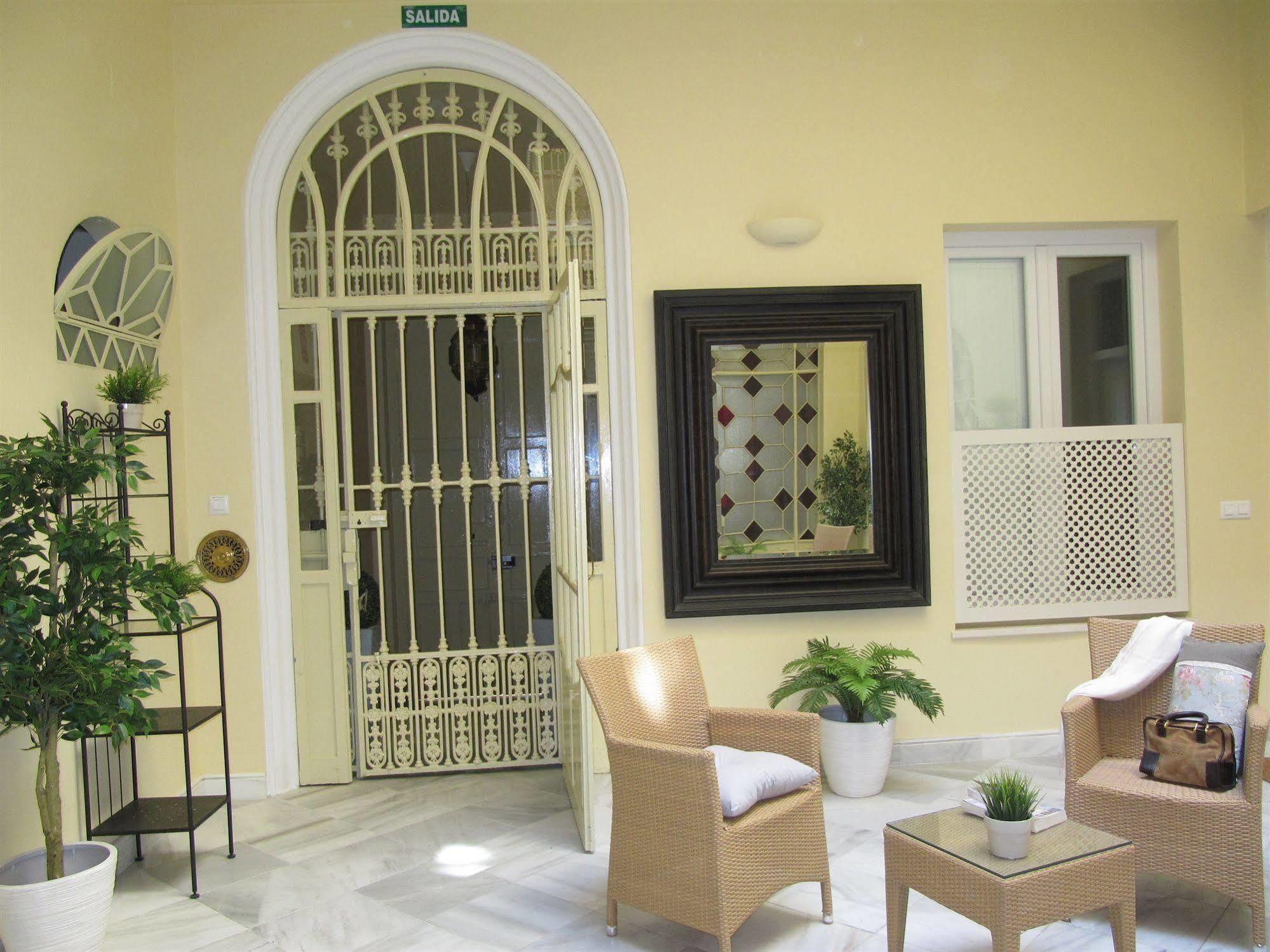 Life Apartments San Vicente Севиля Екстериор снимка