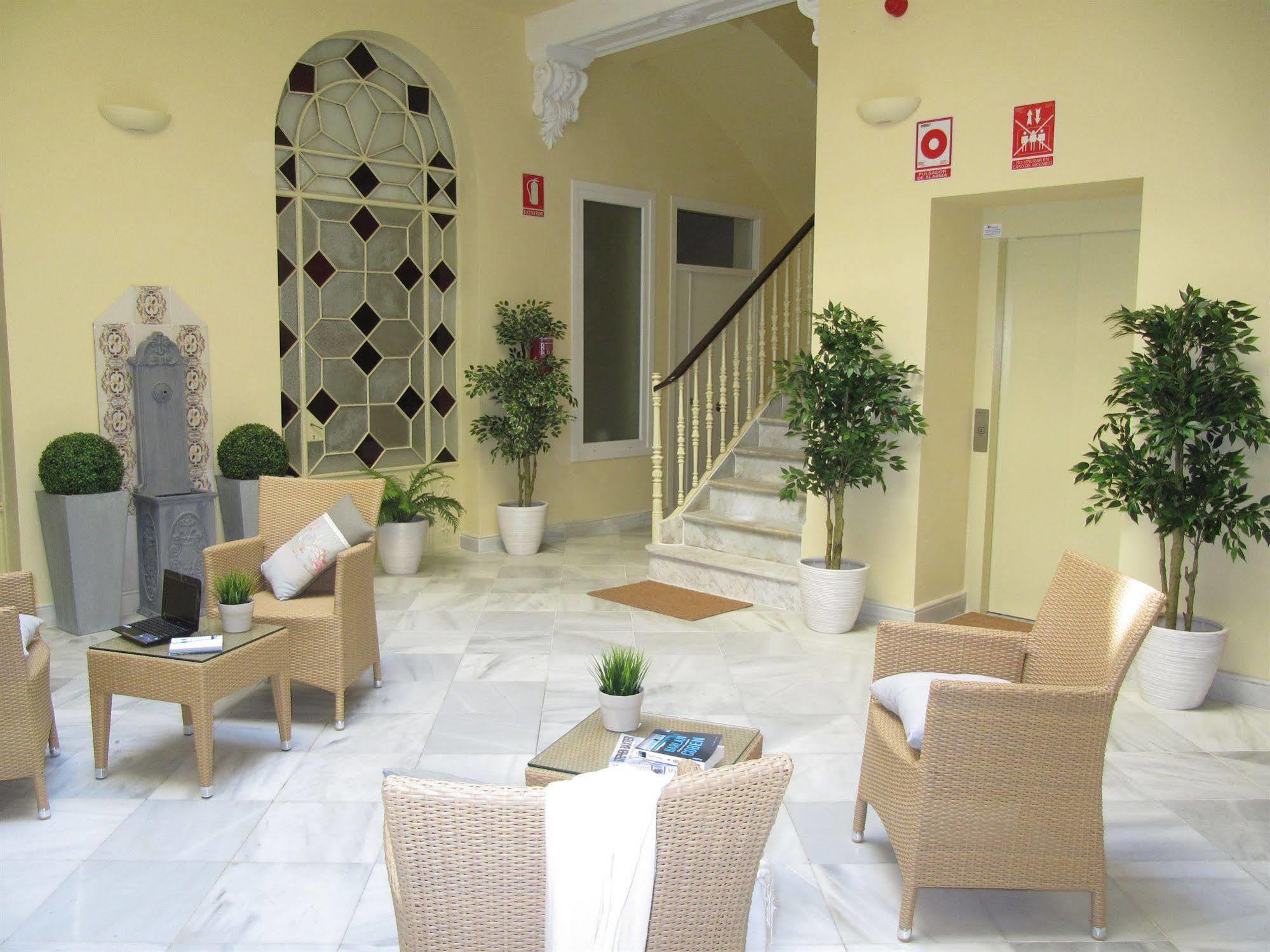 Life Apartments San Vicente Севиля Екстериор снимка