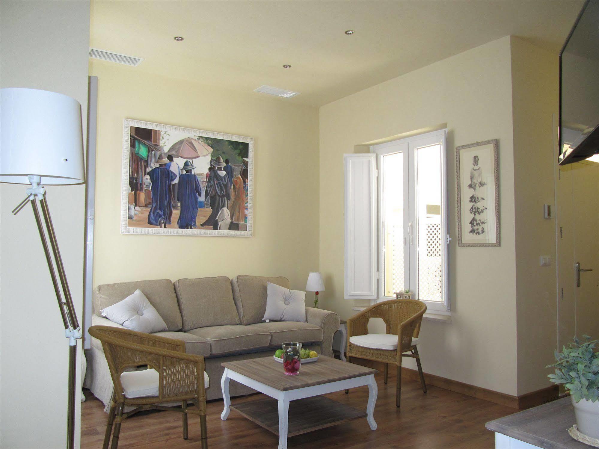 Life Apartments San Vicente Севиля Екстериор снимка