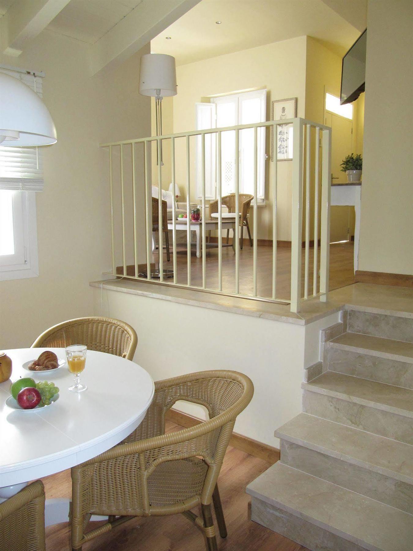 Life Apartments San Vicente Севиля Екстериор снимка