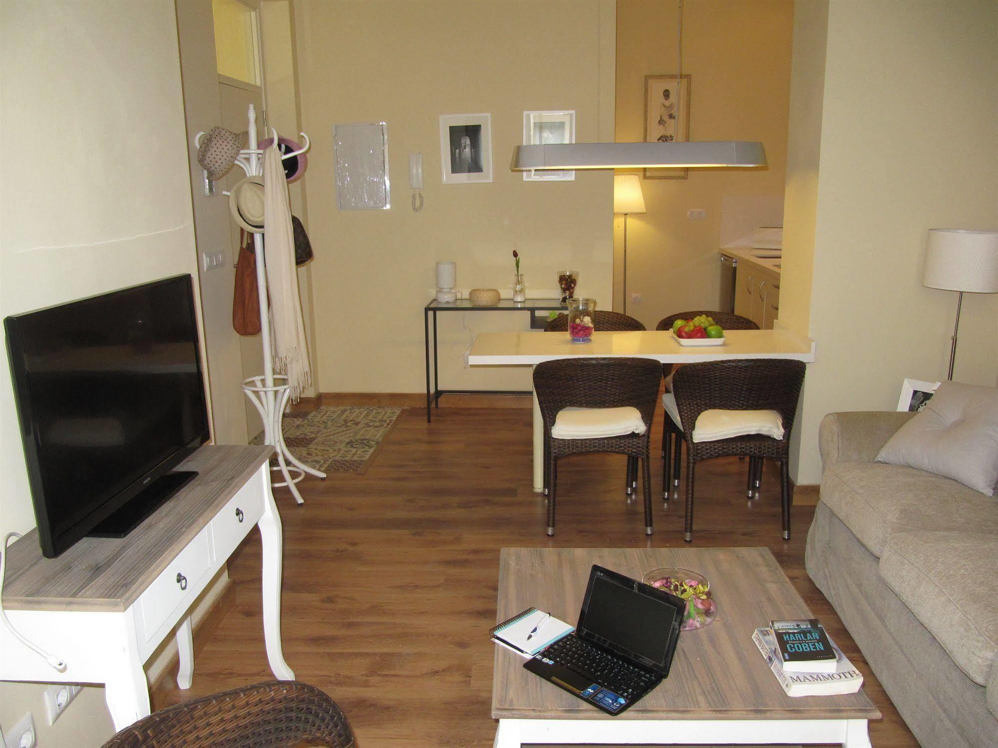 Life Apartments San Vicente Севиля Екстериор снимка