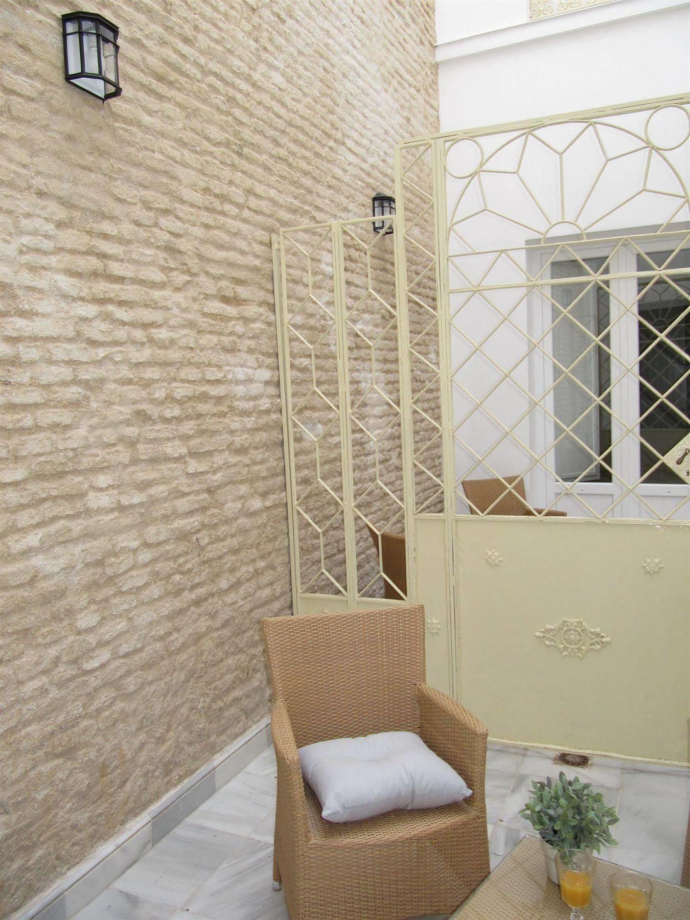 Life Apartments San Vicente Севиля Екстериор снимка
