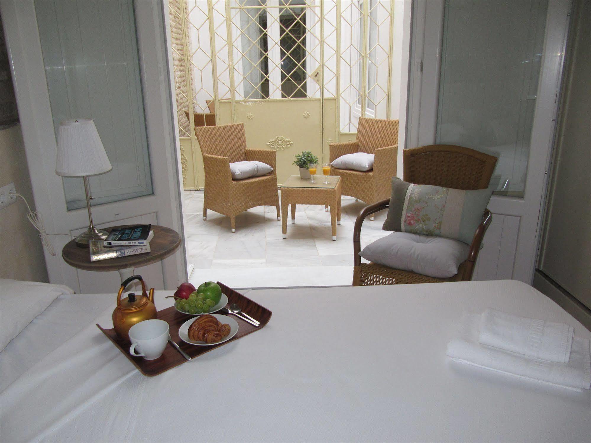 Life Apartments San Vicente Севиля Екстериор снимка