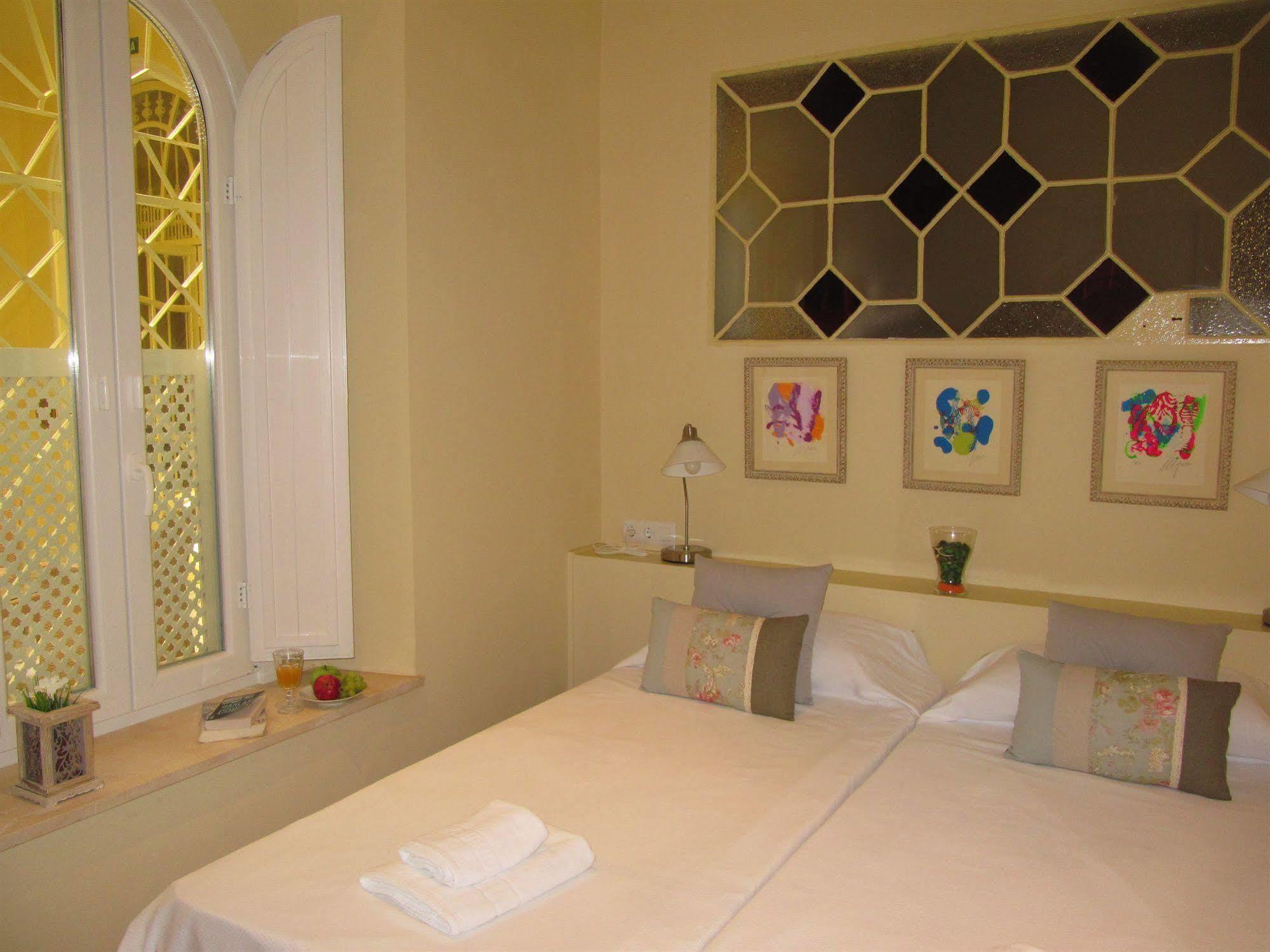 Life Apartments San Vicente Севиля Екстериор снимка