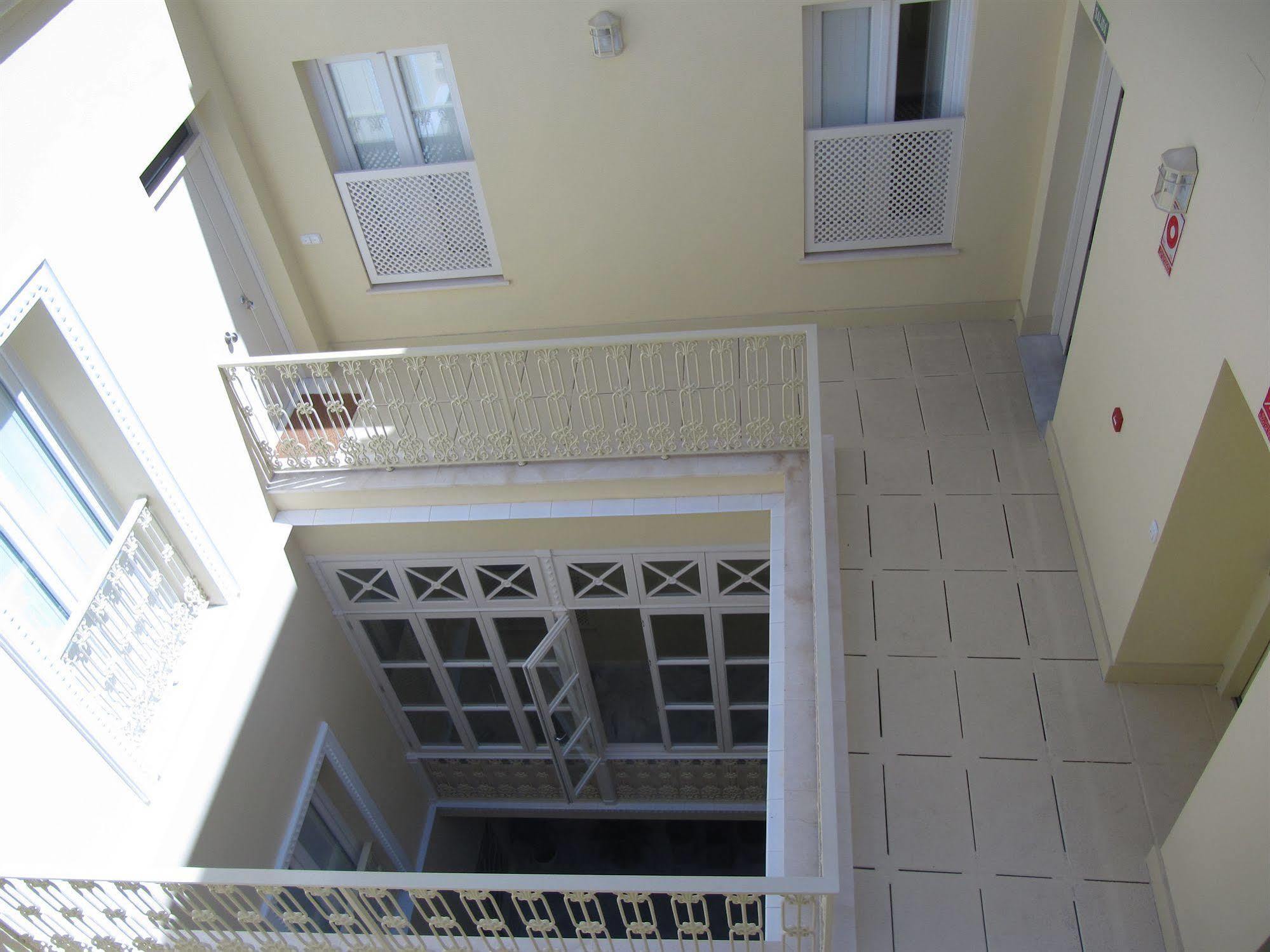Life Apartments San Vicente Севиля Екстериор снимка