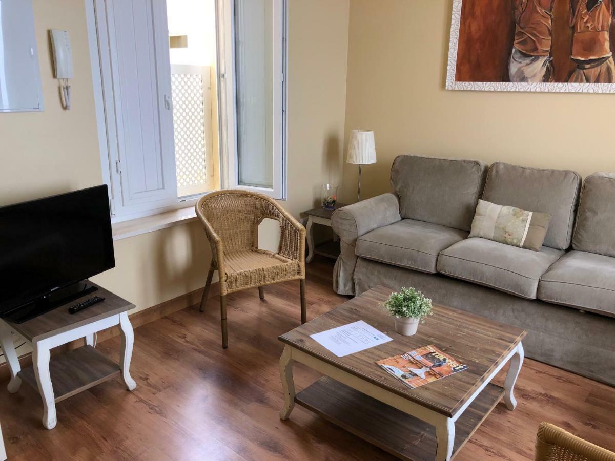 Life Apartments San Vicente Севиля Екстериор снимка