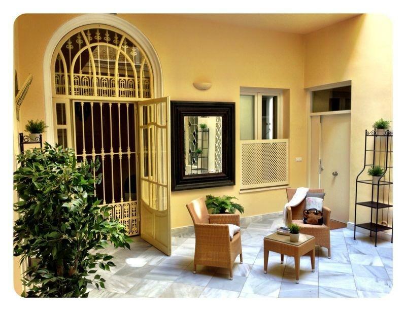 Life Apartments San Vicente Севиля Екстериор снимка